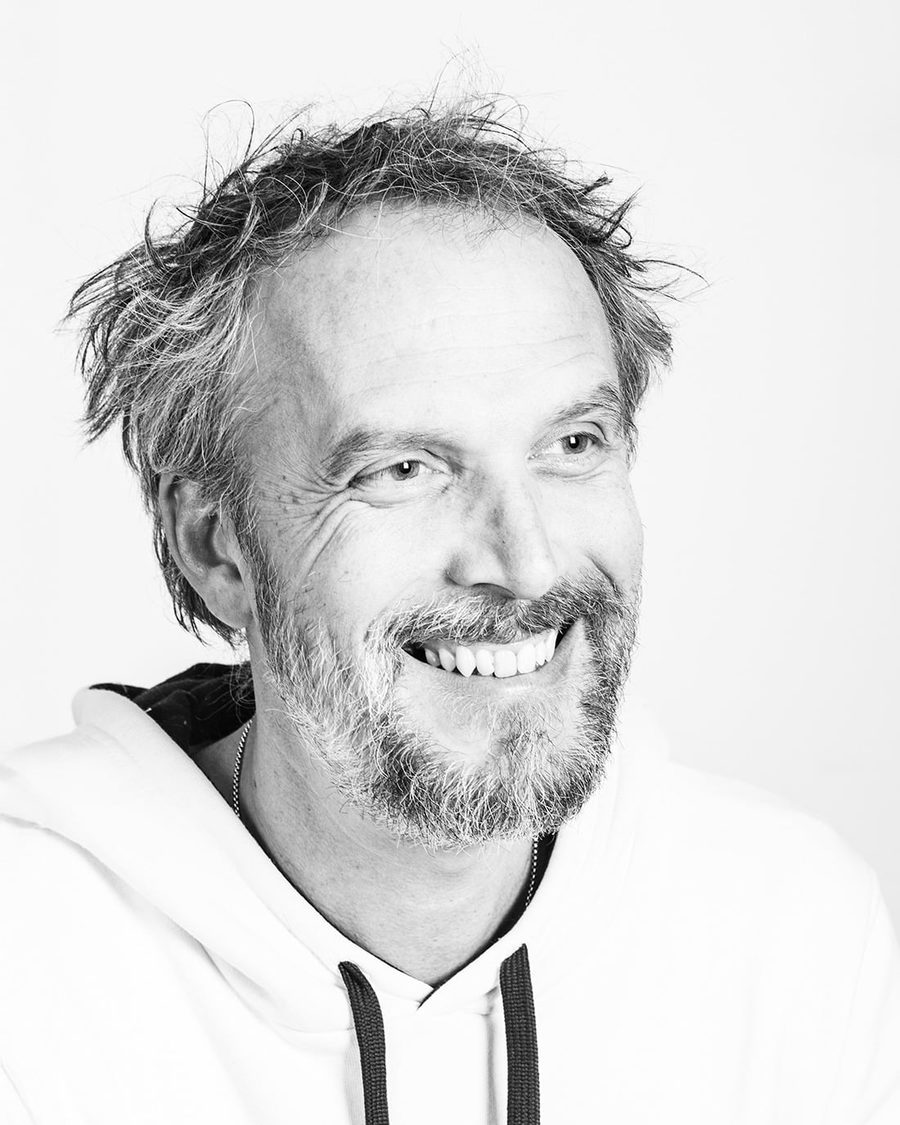 Johan, fondateur du 9 Coworking, portrait en noir et blanc